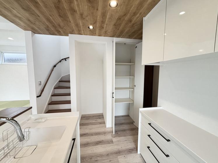 土地+建物（3LDK)+外構工事及び付帯設備含む総額￥3,678万円
立地条件：土地成型が良く駐車がスムーズな配置計画で日当たり良好な閑静な住宅地
建物のポイント：新築建売住宅　長期優良住宅認定・耐震性能は国内最高等級の3取得
住宅省エネ2025子育てグリーン住宅支援事業　長期優良住宅80万円補助金受給対象住宅のイメージ10