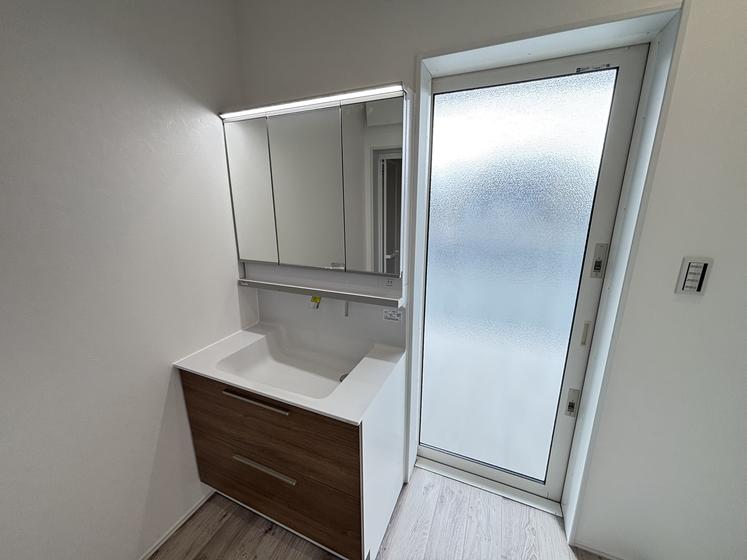 土地+建物（3LDK)+外構工事及び付帯設備含む総額￥3,678万円
立地条件：土地成型が良く駐車がスムーズな配置計画で日当たり良好な閑静な住宅地
建物のポイント：新築建売住宅　長期優良住宅認定・耐震性能は国内最高等級の3取得
住宅省エネ2025子育てグリーン住宅支援事業　長期優良住宅80万円補助金受給対象住宅のイメージ14