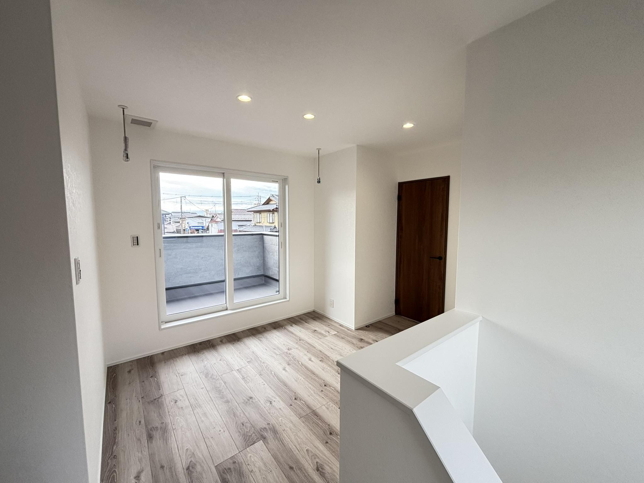 土地+建物（3LDK)+外構工事及び付帯設備含む総額￥3,678万円
立地条件：土地成型が良く駐車がスムーズな配置計画で日当たり良好な閑静な住宅地
建物のポイント：新築建売住宅　長期優良住宅認定・耐震性能は国内最高等級の3取得
住宅省エネ2025子育てグリーン住宅支援事業　長期優良住宅80万円補助金受給対象住宅イメージ20