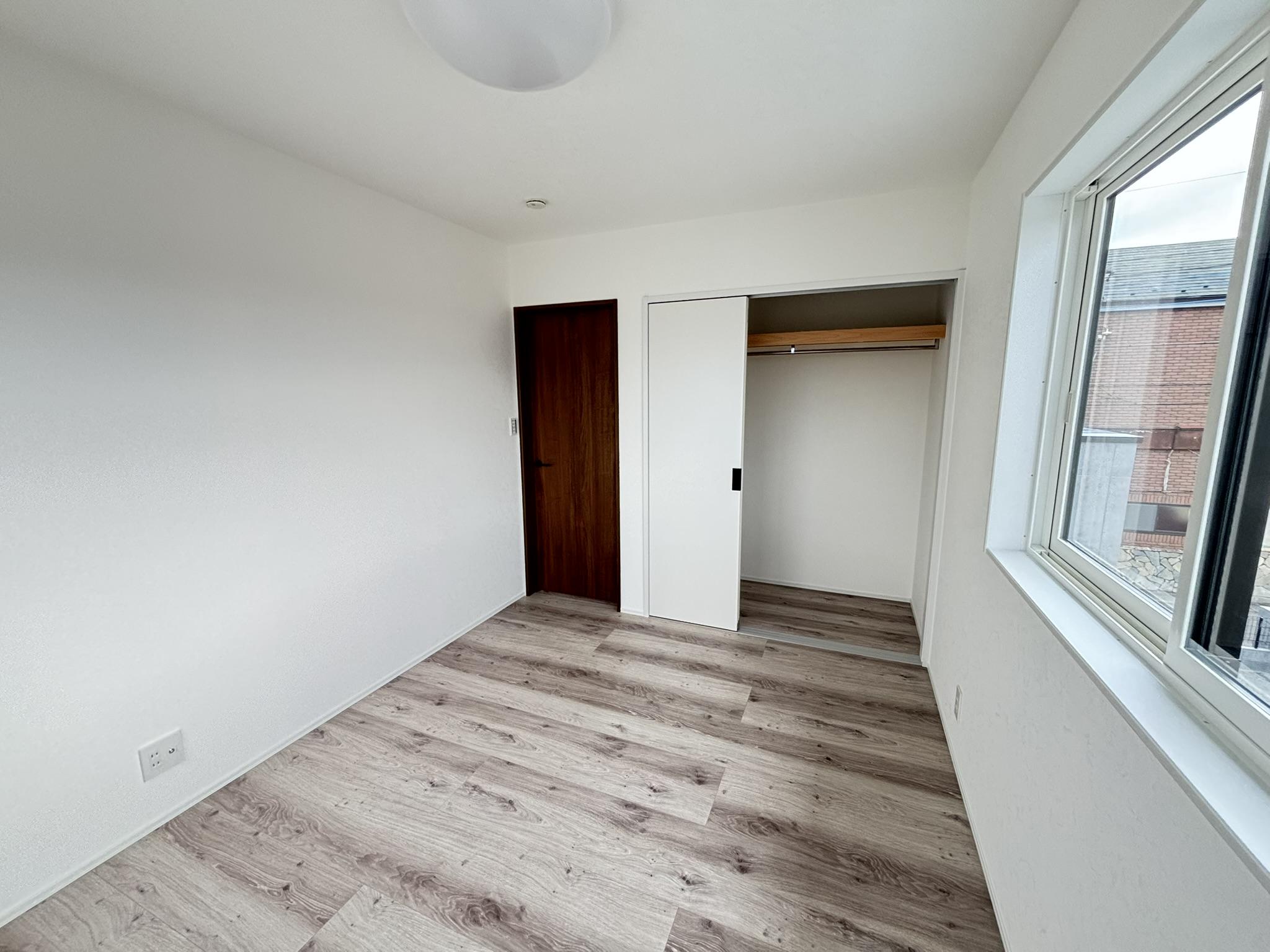 土地+建物（3LDK)+外構工事及び付帯設備含む総額￥3,678万円
立地条件：土地成型が良く駐車がスムーズな配置計画で日当たり良好な閑静な住宅地
建物のポイント：新築建売住宅　長期優良住宅認定・耐震性能は国内最高等級の3取得
住宅省エネ2025子育てグリーン住宅支援事業　長期優良住宅80万円補助金受給対象住宅イメージ21