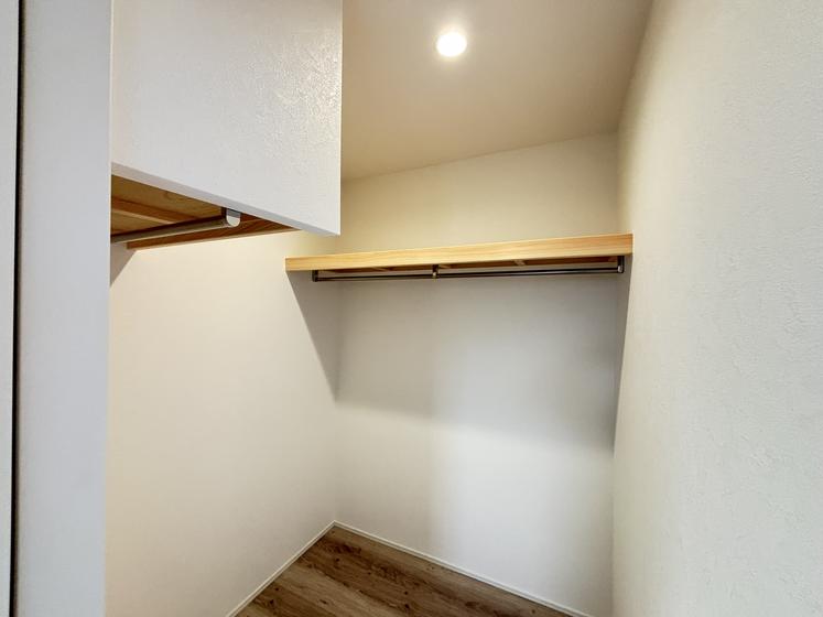 土地+建物（3LDK)+外構工事及び付帯設備含む総額￥3,678万円
立地条件：土地成型が良く駐車がスムーズな配置計画で日当たり良好な閑静な住宅地
建物のポイント：新築建売住宅　長期優良住宅認定・耐震性能は国内最高等級の3取得
住宅省エネ2025子育てグリーン住宅支援事業　長期優良住宅80万円補助金受給対象住宅のイメージ23